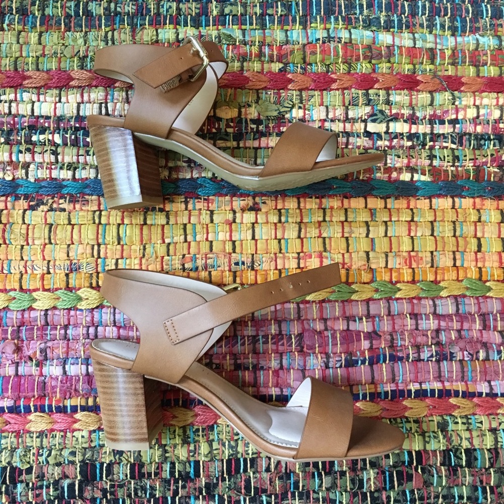 NEW Tan leather block sandal heels